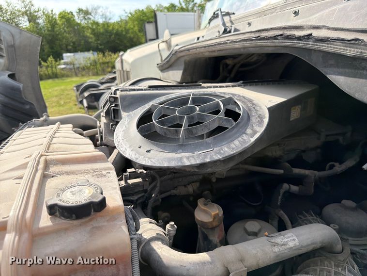 image for item EL0109 2016 Freightliner Cascadia semi truck