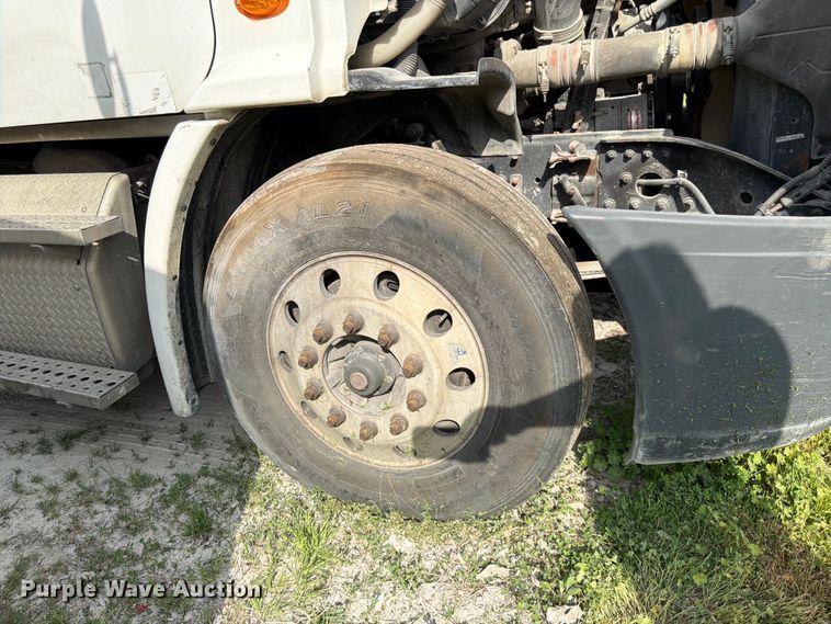 image for item EL0109 2016 Freightliner Cascadia semi truck