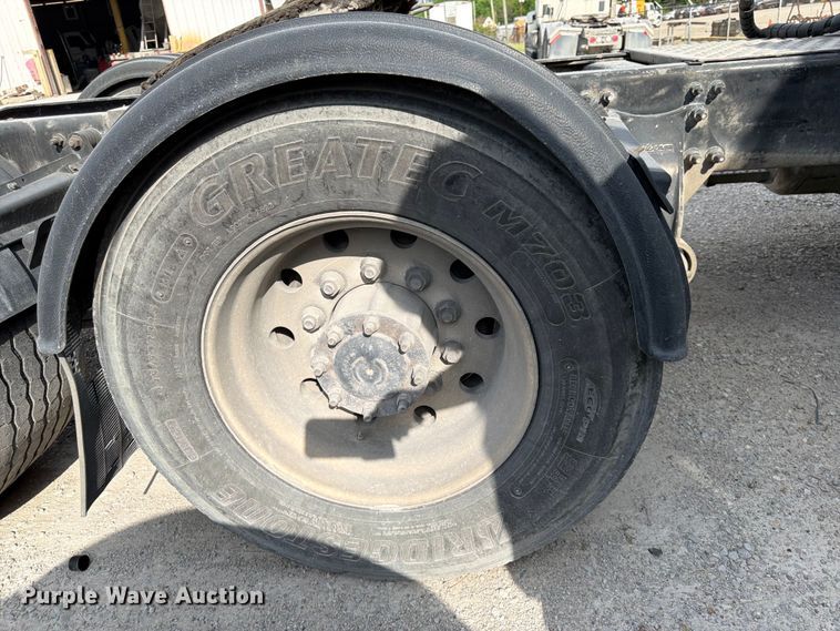 image for item EL0109 2016 Freightliner Cascadia semi truck