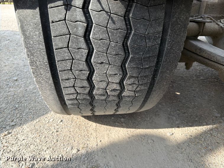 image for item EL0109 2016 Freightliner Cascadia semi truck