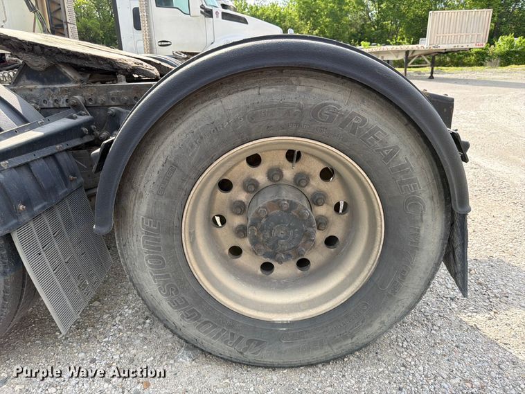 image for item EL0109 2016 Freightliner Cascadia semi truck