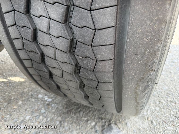 image for item EL0109 2016 Freightliner Cascadia semi truck