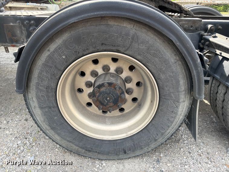 image for item EL0109 2016 Freightliner Cascadia semi truck