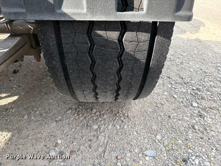 image for item EL0109 2016 Freightliner Cascadia semi truck