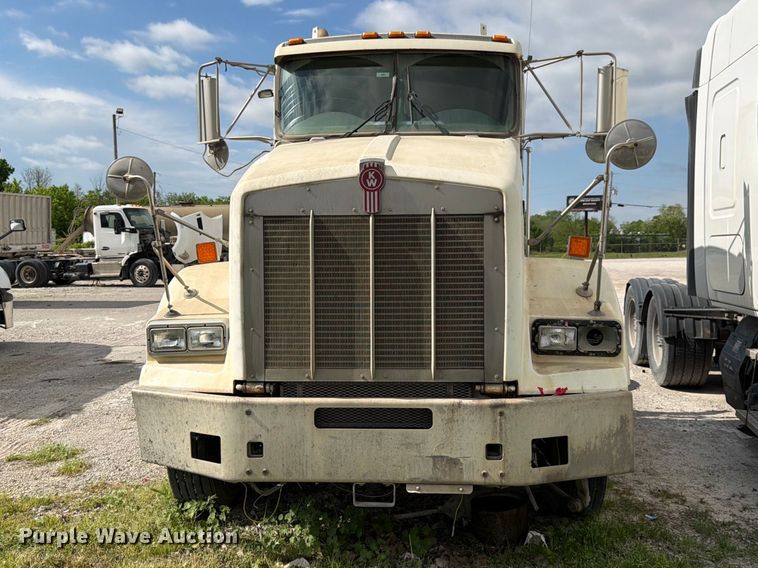 image for item EL0110 2006 Kenworth T800 semi truck