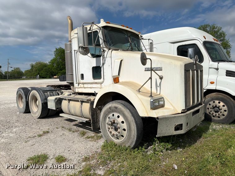 image for item EL0110 2006 Kenworth T800 semi truck