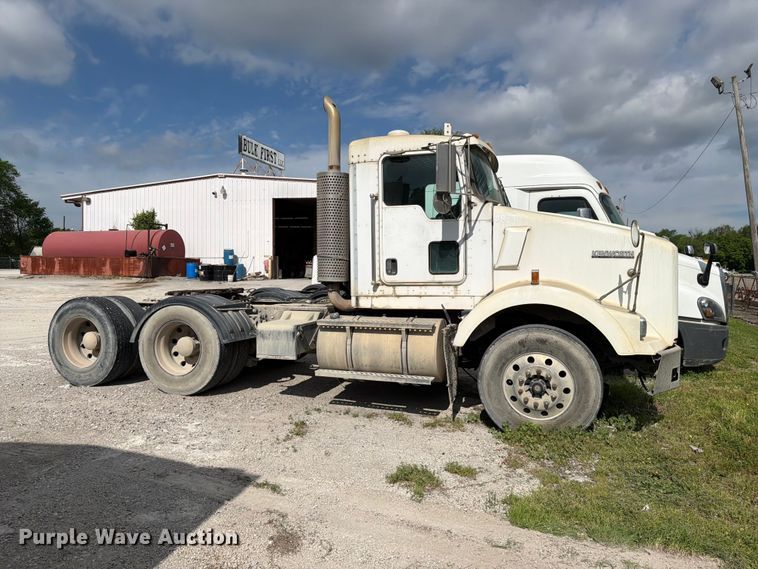 image for item EL0110 2006 Kenworth T800 semi truck