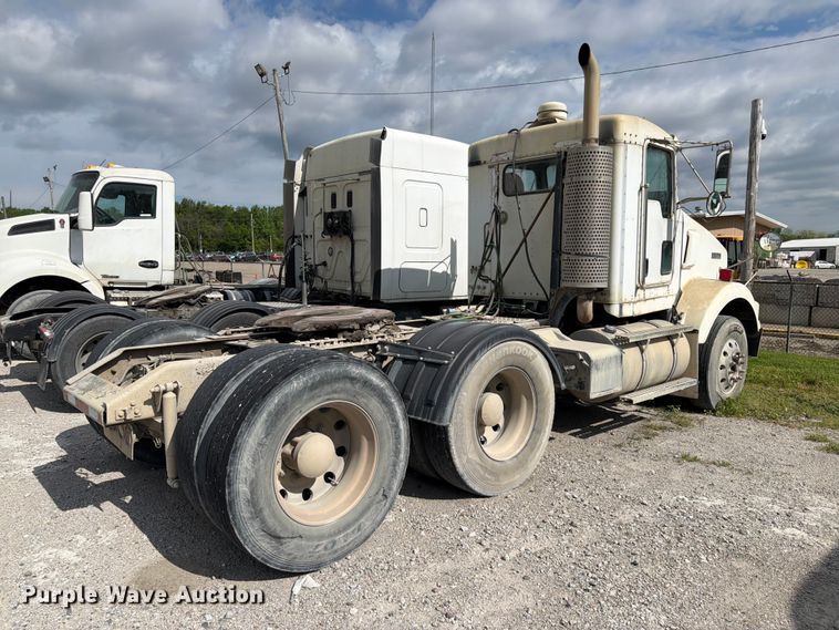 image for item EL0110 2006 Kenworth T800 semi truck