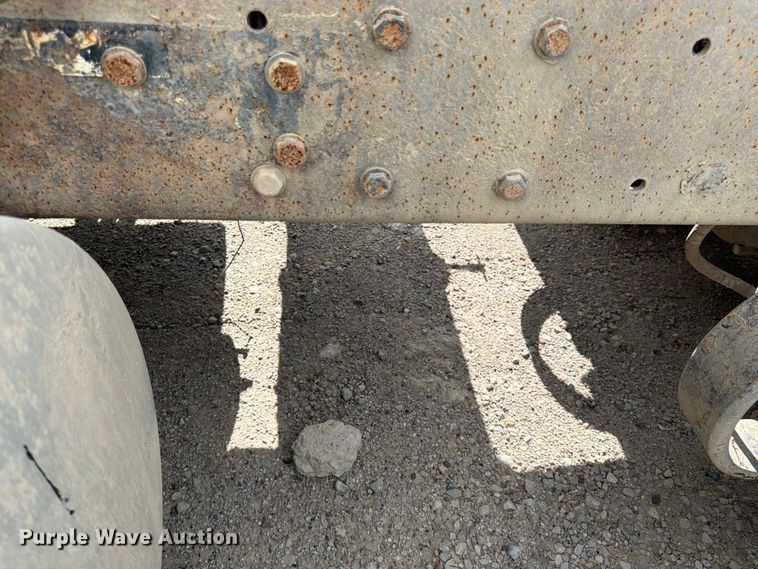 image for item EL0110 2006 Kenworth T800 semi truck