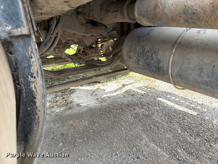 image for item EL0110 2006 Kenworth T800 semi truck