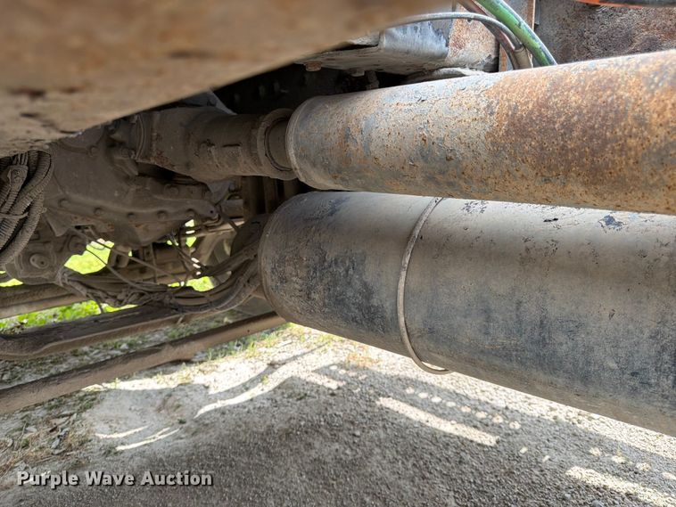 image for item EL0110 2006 Kenworth T800 semi truck