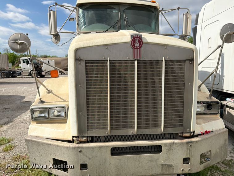 image for item EL0110 2006 Kenworth T800 semi truck