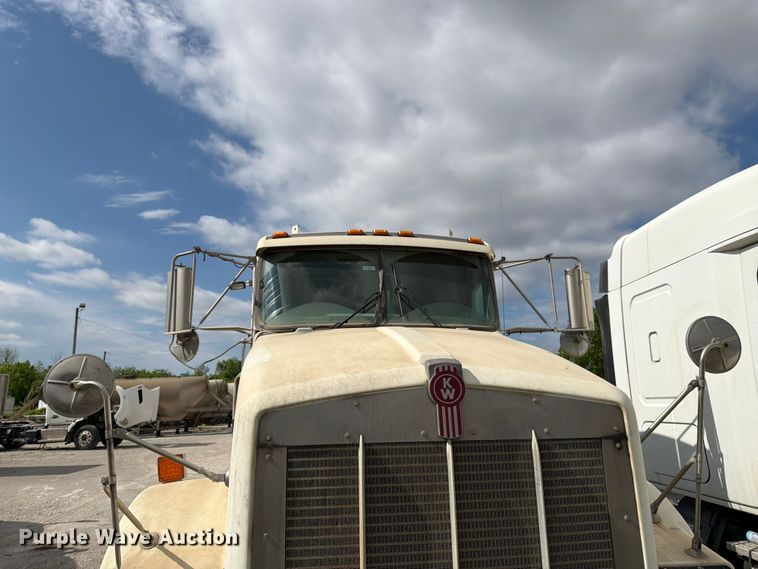image for item EL0110 2006 Kenworth T800 semi truck