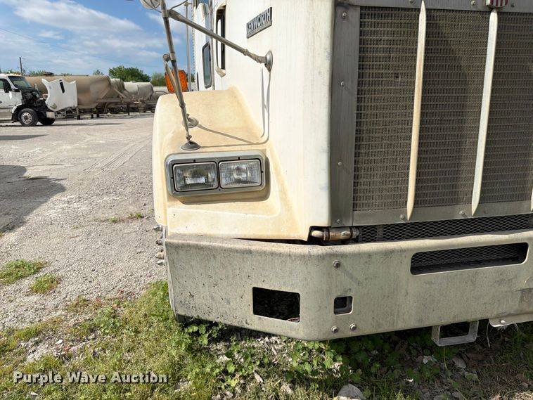 image for item EL0110 2006 Kenworth T800 semi truck
