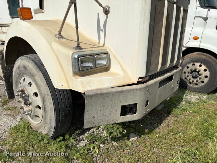 image for item EL0110 2006 Kenworth T800 semi truck