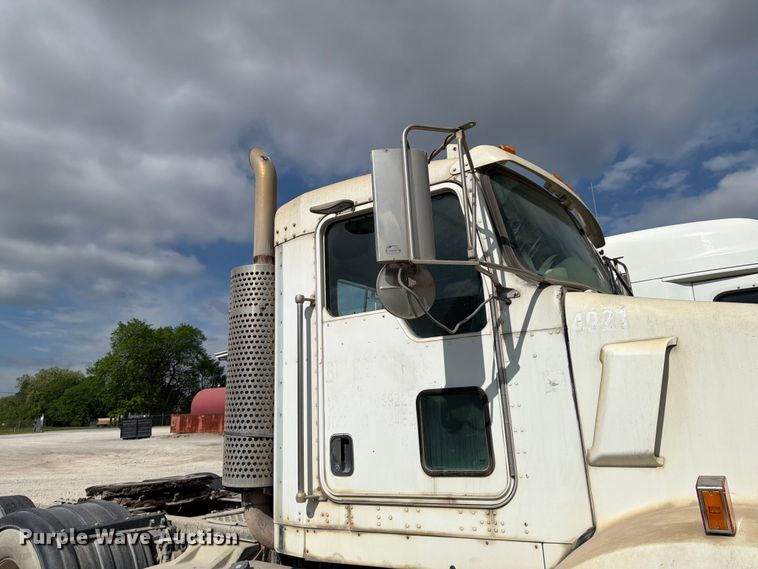 image for item EL0110 2006 Kenworth T800 semi truck