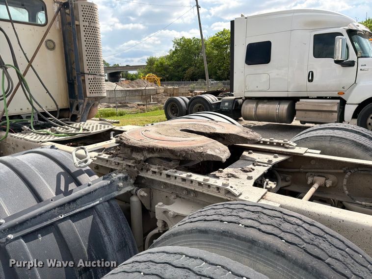 image for item EL0110 2006 Kenworth T800 semi truck