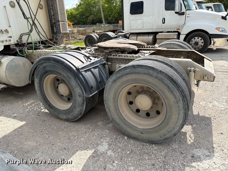 image for item EL0110 2006 Kenworth T800 semi truck