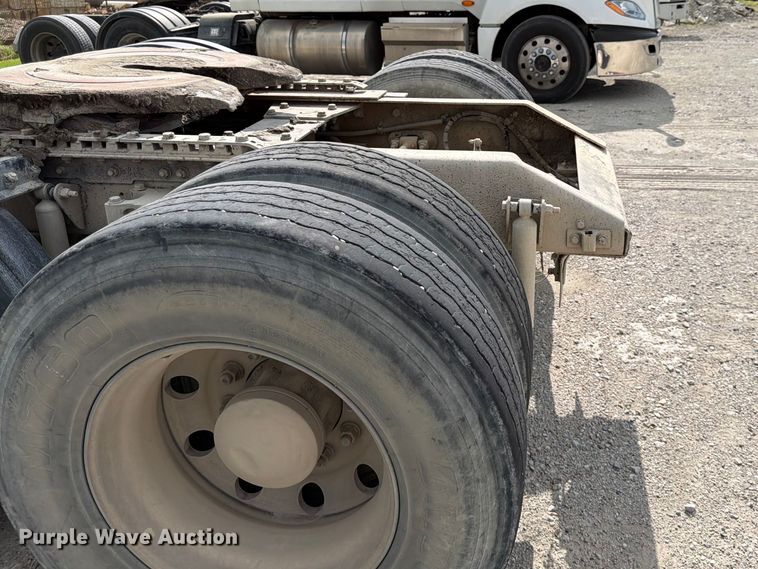 image for item EL0110 2006 Kenworth T800 semi truck