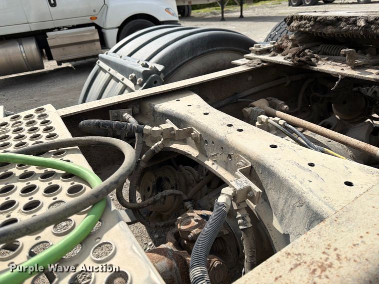 image for item EL0110 2006 Kenworth T800 semi truck