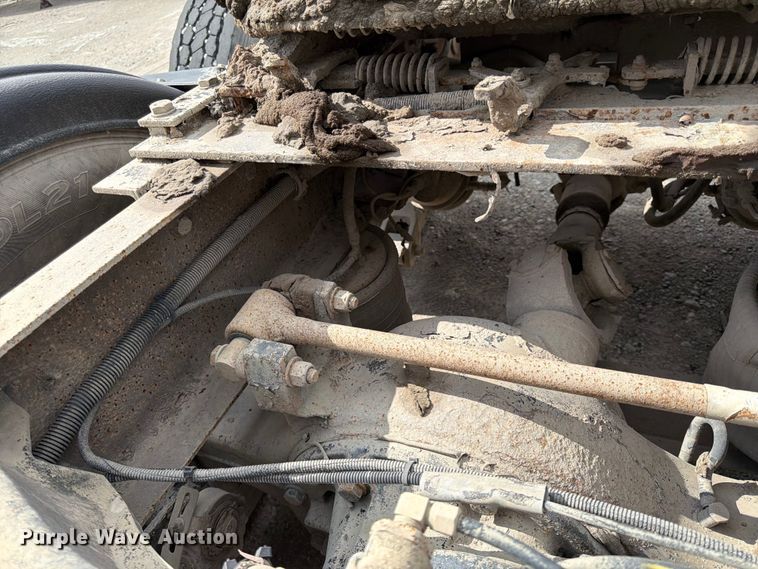 image for item EL0110 2006 Kenworth T800 semi truck