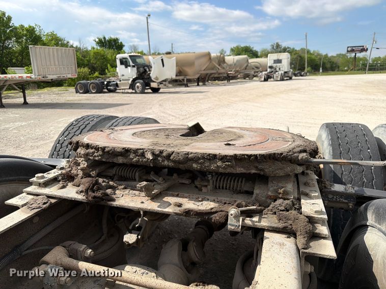 image for item EL0110 2006 Kenworth T800 semi truck