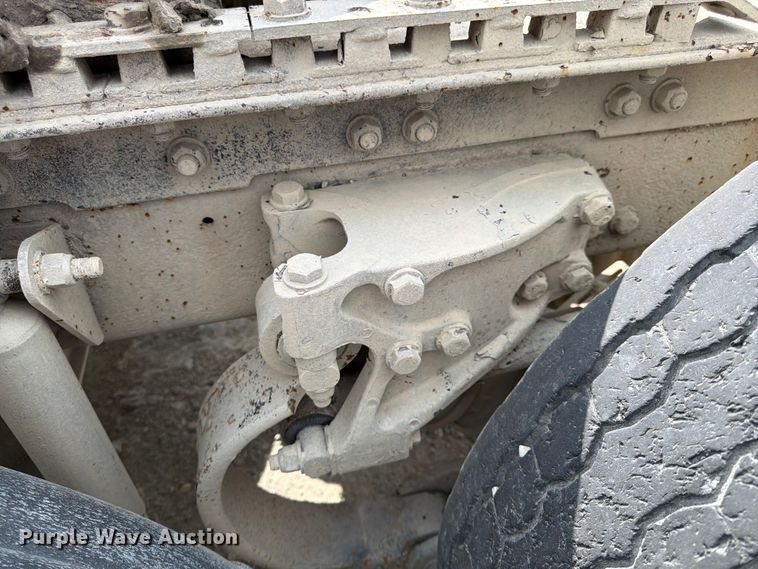 image for item EL0110 2006 Kenworth T800 semi truck