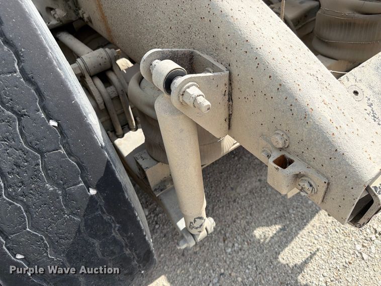 image for item EL0110 2006 Kenworth T800 semi truck