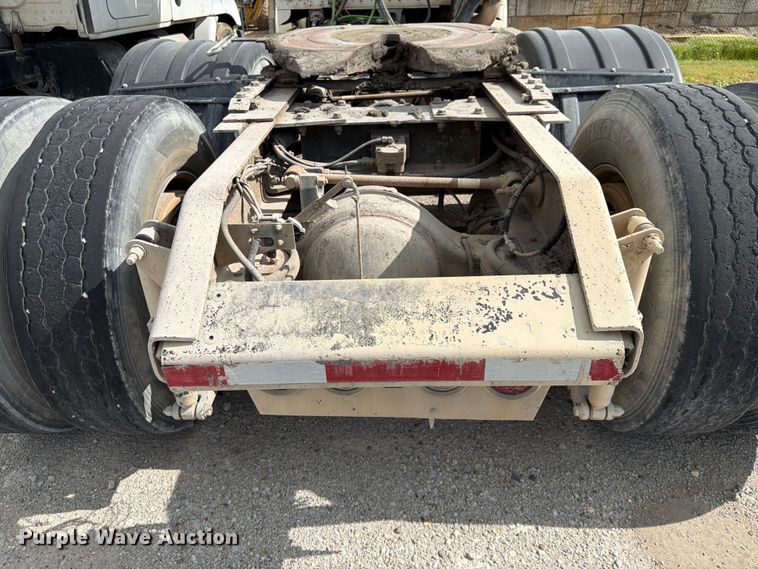 image for item EL0110 2006 Kenworth T800 semi truck