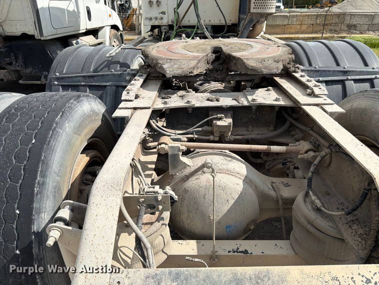 image for item EL0110 2006 Kenworth T800 semi truck