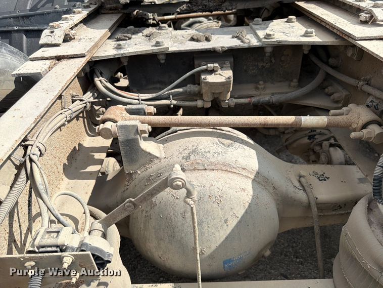 image for item EL0110 2006 Kenworth T800 semi truck