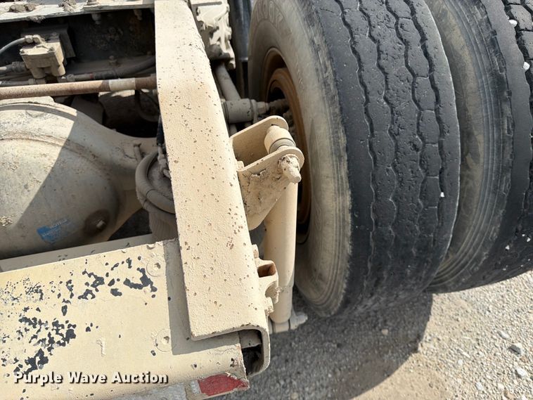 image for item EL0110 2006 Kenworth T800 semi truck