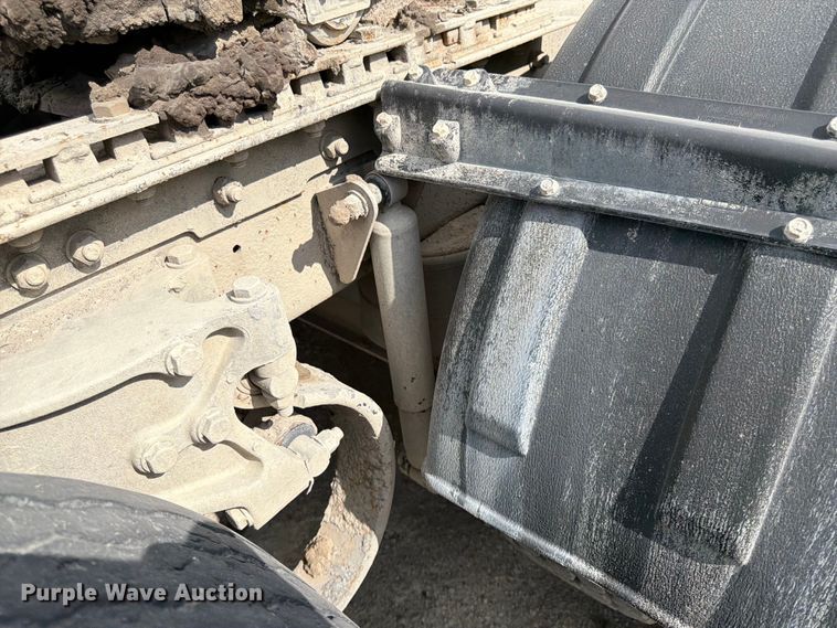 image for item EL0110 2006 Kenworth T800 semi truck