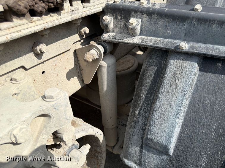 image for item EL0110 2006 Kenworth T800 semi truck