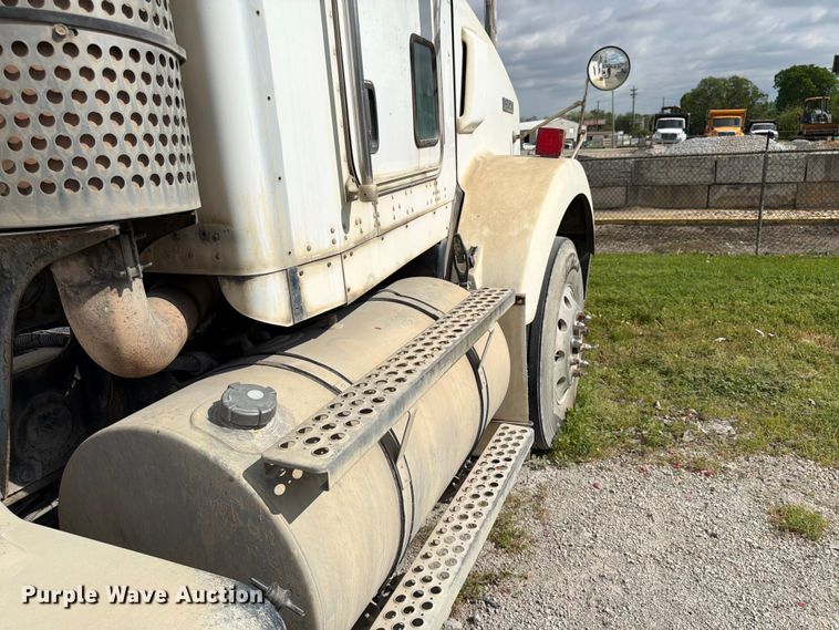 image for item EL0110 2006 Kenworth T800 semi truck