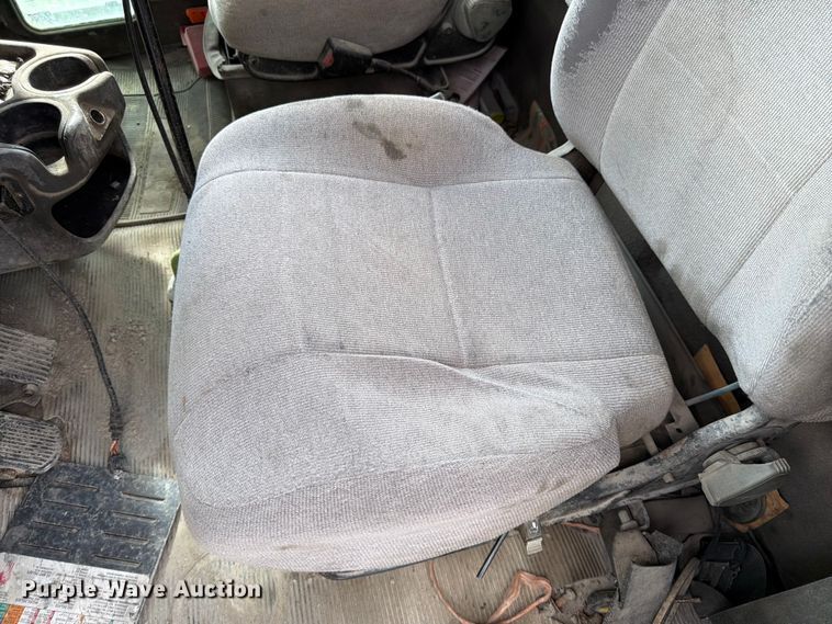 image for item EL0110 2006 Kenworth T800 semi truck