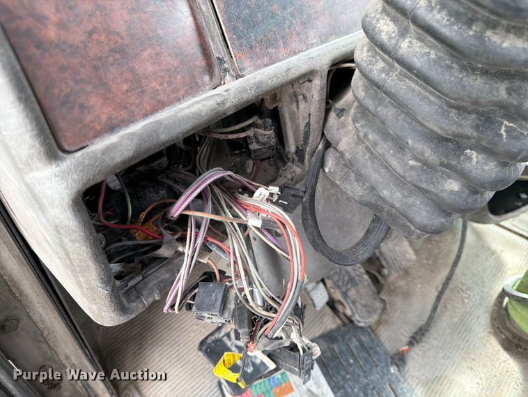 image for item EL0110 2006 Kenworth T800 semi truck