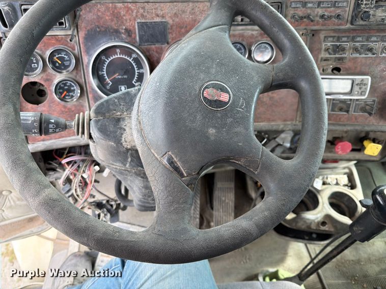 image for item EL0110 2006 Kenworth T800 semi truck