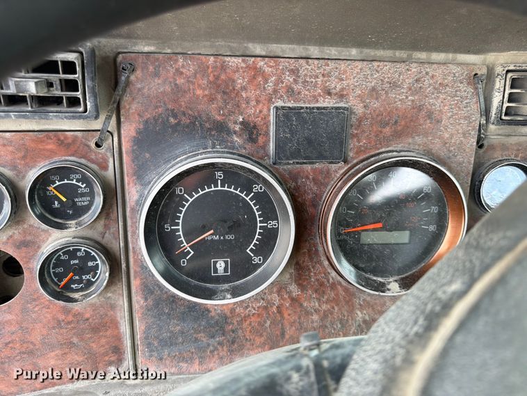 image for item EL0110 2006 Kenworth T800 semi truck