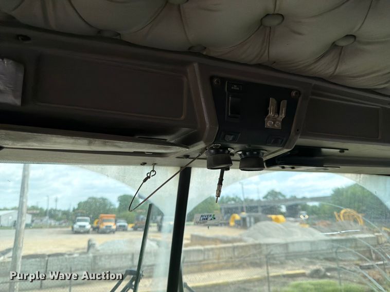 image for item EL0110 2006 Kenworth T800 semi truck