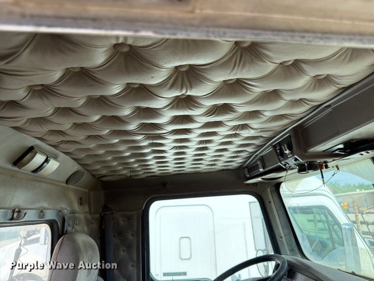 image for item EL0110 2006 Kenworth T800 semi truck