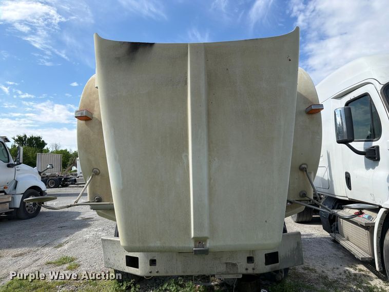 image for item EL0110 2006 Kenworth T800 semi truck