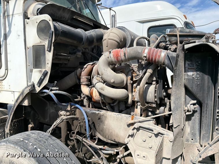 image for item EL0110 2006 Kenworth T800 semi truck