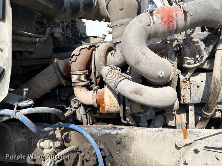 image for item EL0110 2006 Kenworth T800 semi truck