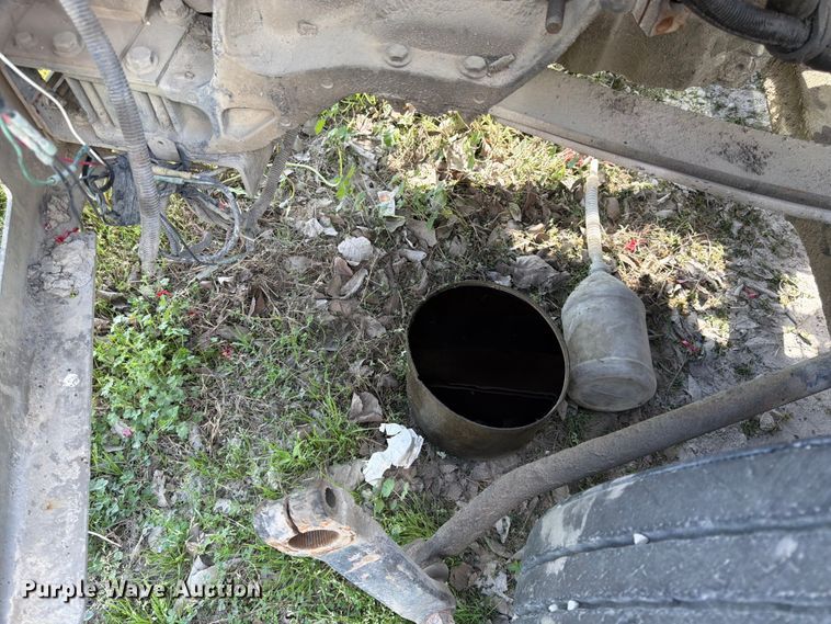 image for item EL0110 2006 Kenworth T800 semi truck