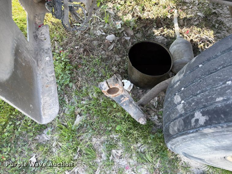 image for item EL0110 2006 Kenworth T800 semi truck