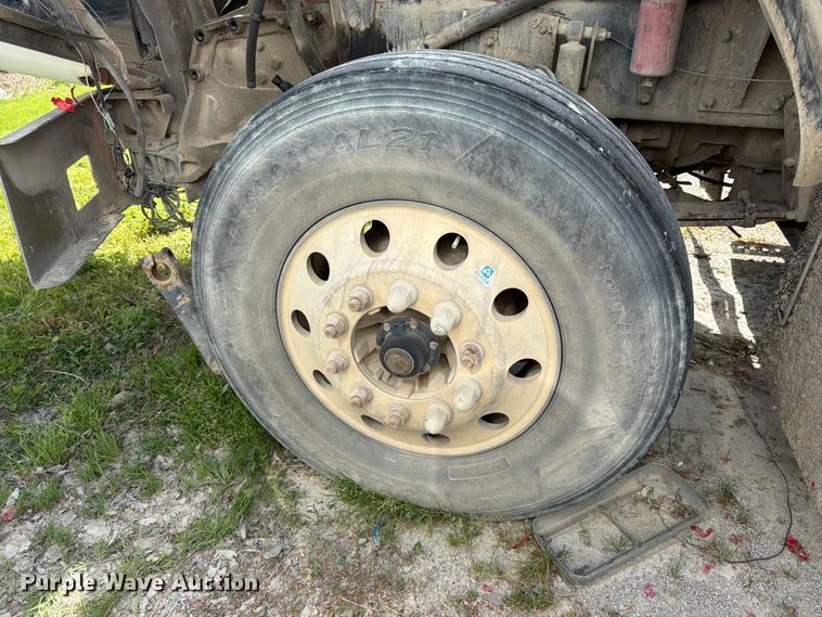 image for item EL0110 2006 Kenworth T800 semi truck