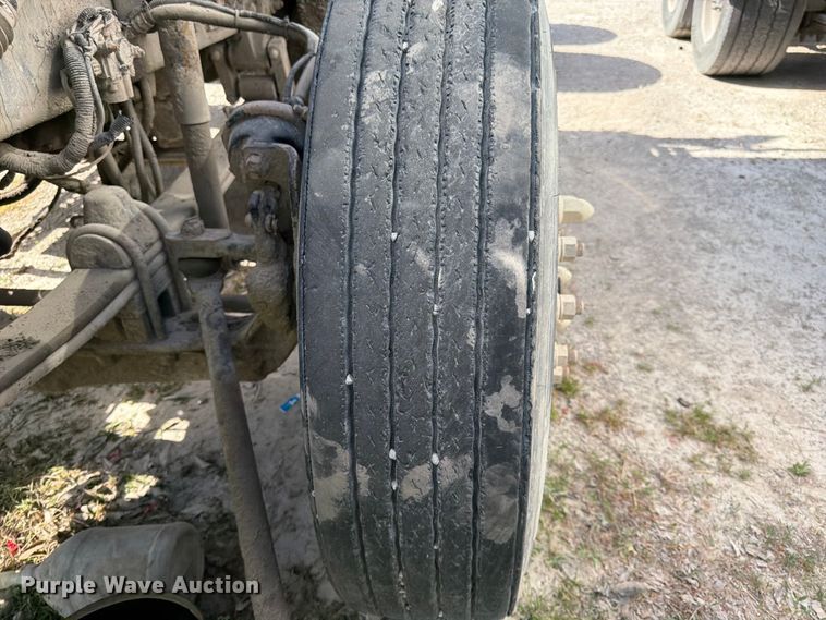 image for item EL0110 2006 Kenworth T800 semi truck