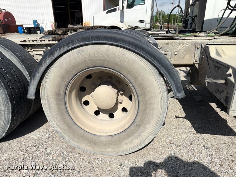 image for item EL0110 2006 Kenworth T800 semi truck