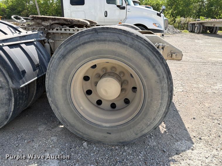 image for item EL0110 2006 Kenworth T800 semi truck